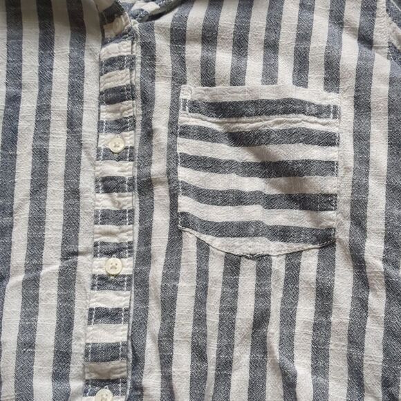 Abercrombie & Fitch Blue and White Striped Button Down Shirt - Picture 3 of 9